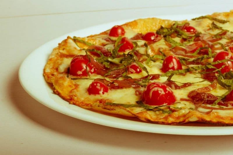 PRONTO: Pizza no café da manhã é mais saudável que cereal, diz pesquisadora