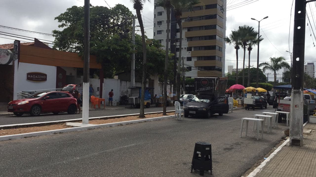FOTOS: Comerciantes da Campos Sales e Potengi indignados com vias fechadas para o carnaval
