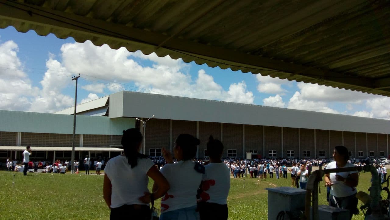 Princípio de incêndio provoca correria na Fábrica Guararapes, na Grande Natal, na manhã desta terça