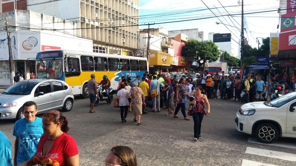 FOTO: Pedestre é atropelada por motocicleta no Centro de Natal