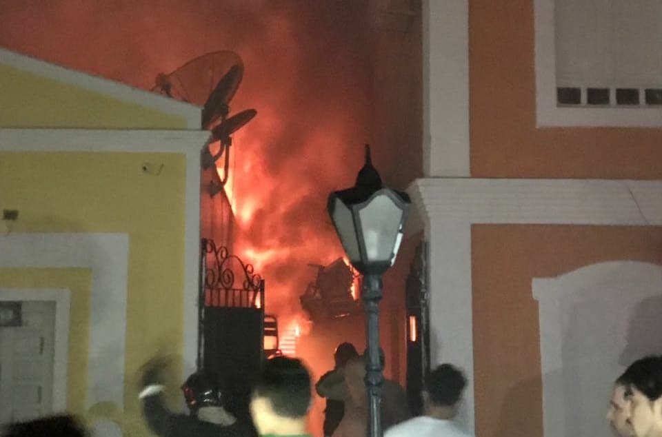FOTO: Incêndio na Praça de Convivência de Mossoró