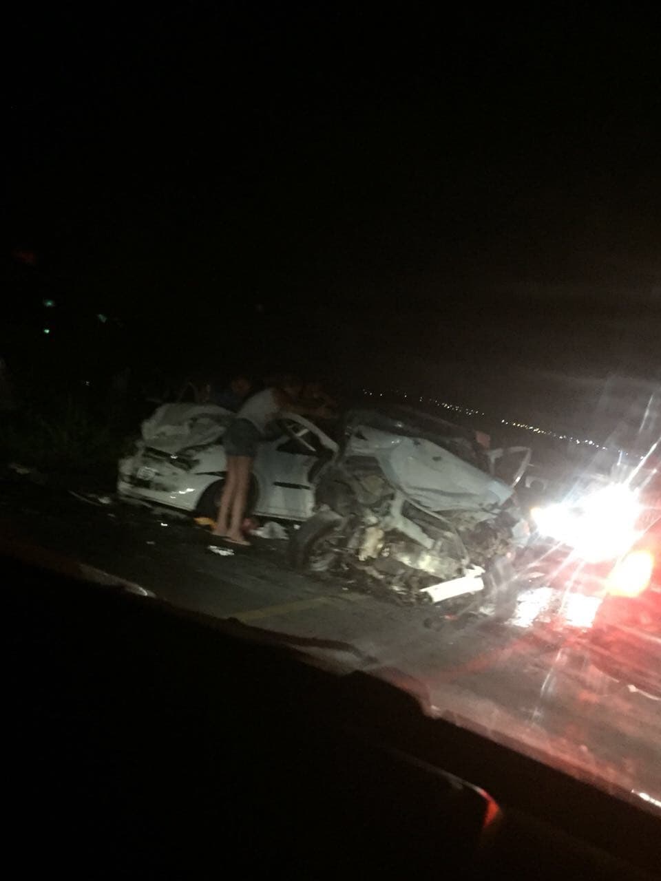 FOTO: Acidente Grave envolvendo quatro veículos é registrado na BR-406