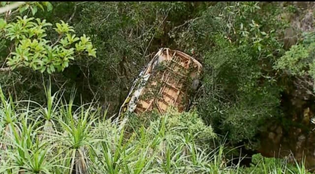 Menina de 9 anos, que está na UTI, andou 4 Km para pedir ajuda após acidente com kombi escolar em MG