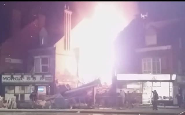 Explosão em loja destrói prédio na cidade de Leicester, na Inglaterra