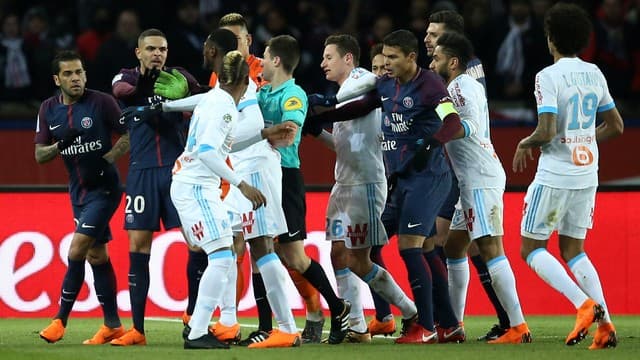 Preocupação e vitória fácil: Neymar torce tornozelo, e PSG bate o Olympique por 3 a 0