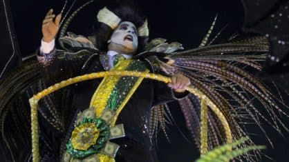 FOTO: ‘Vampiro Temer’ traz crítica social ao carnaval do Rio de Janeiro