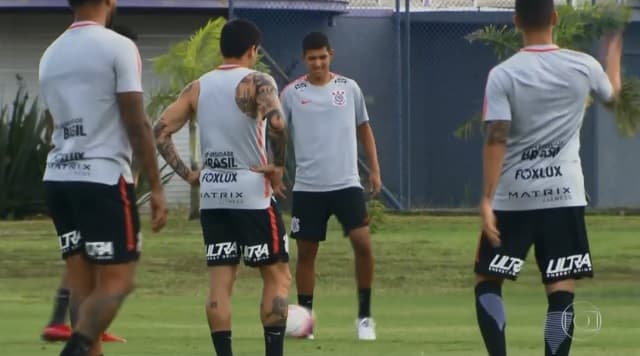 SEGURA O MENINO - (VÍDEO): Gol em Cássio é cartão de visita de Matheus em 1º treino no Corinthians; veja reportagem