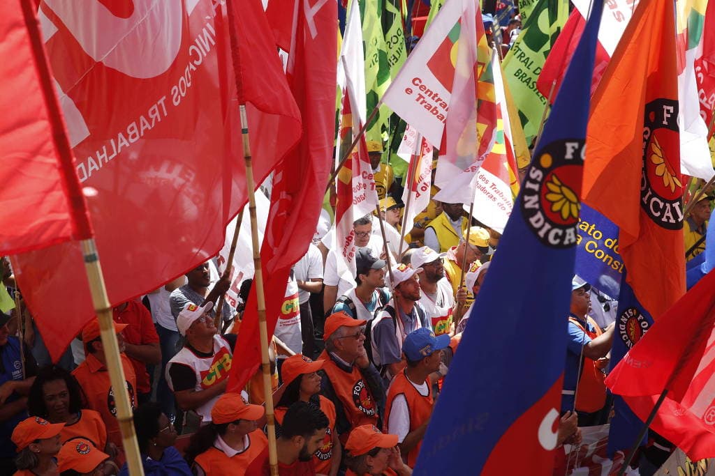 Plano de sindicalistas para manter imposto fracassa
