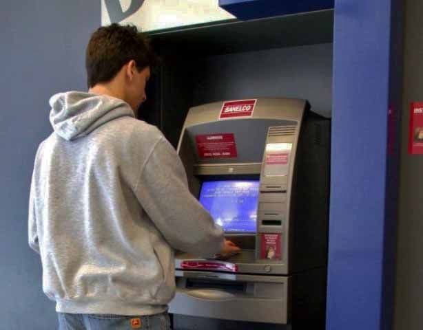 Greve dos vigilantes completa 12 dias e natalenses sofrem com baixa reposição de caixas eletrônicos