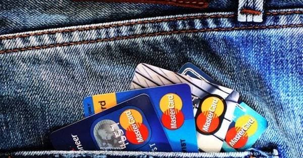 Banco Central reduz custo do cartão de débito para comércio