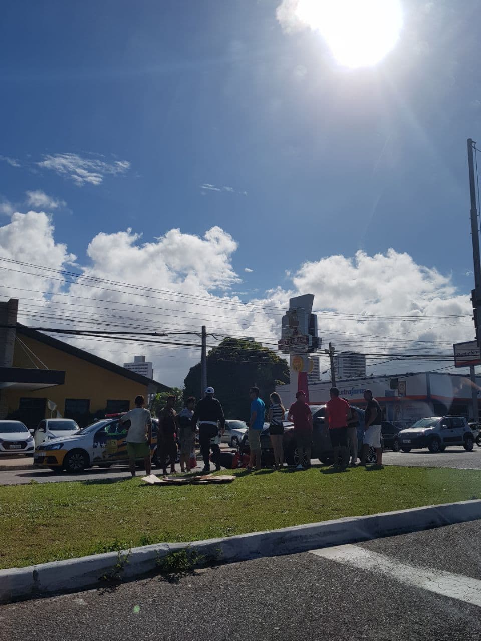 Acidente é registrado na Av. Roberto Freire