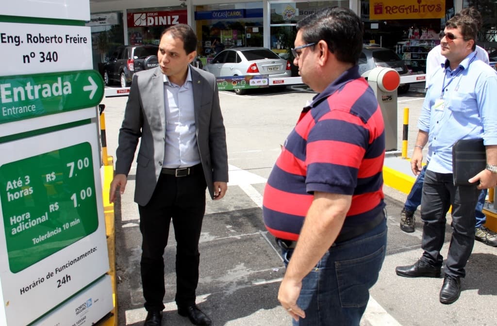 FOTOS: Comissão do Consumidor e Procons fiscalizam estacionamentos de shoppings e agências bancárias em Natal