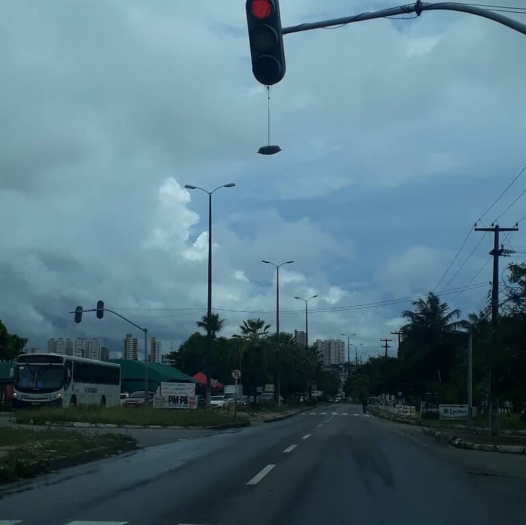 Pontos de alagamento dificultam trânsito na Av. Ayrton Senna