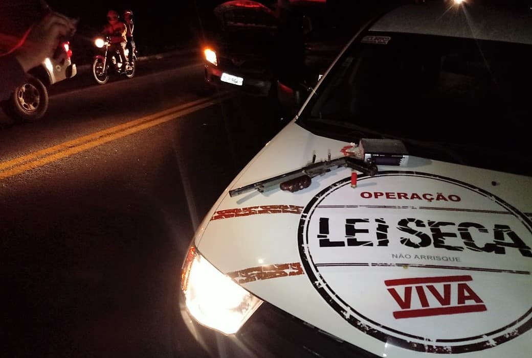Operação Lei Seca recupera carro roubado e apreende arma de fogo em Macaíba