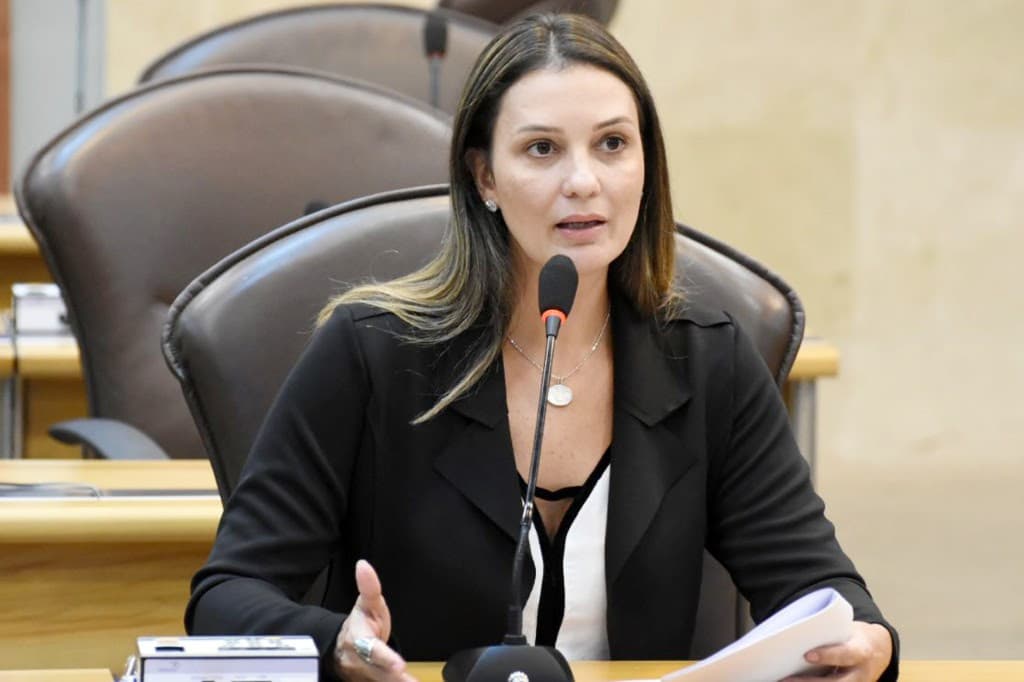 Deputada Cristiane Dantas destaca ação social de delegacia pelo Dia da Mulher