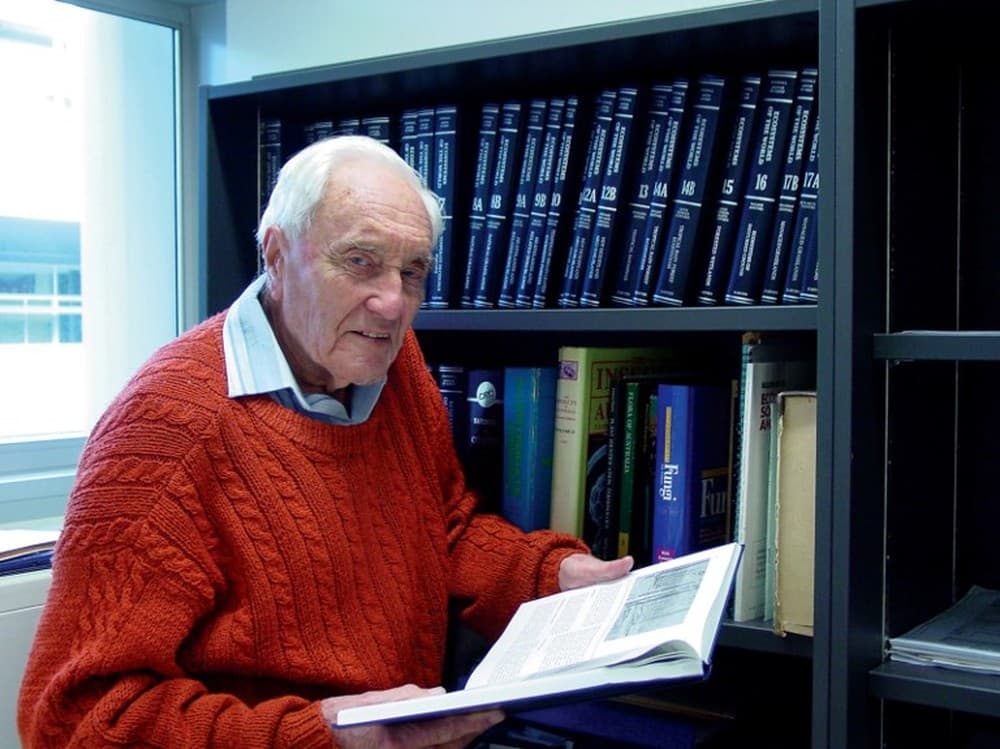 FOTO: Sem doença, cientista de 104 anos decide ir à Suíça para se suicidar