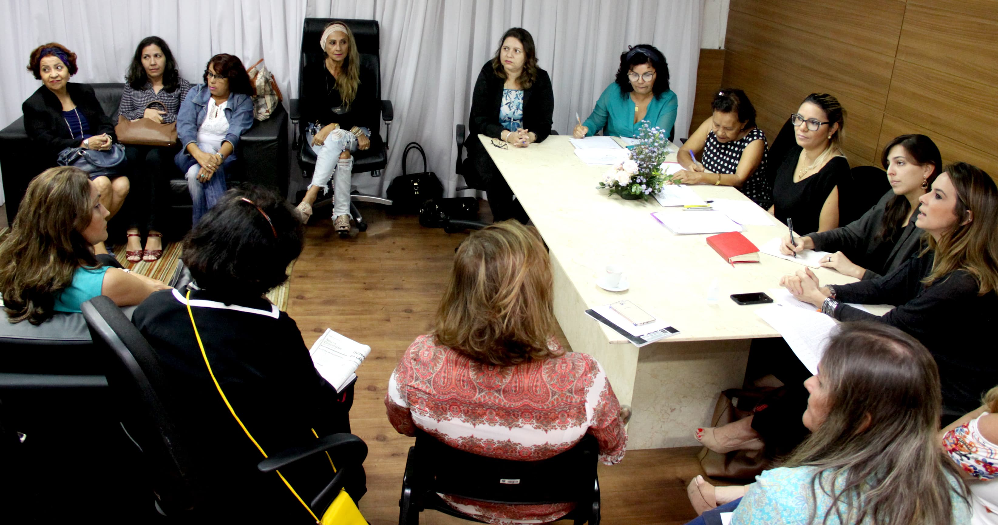 Frente Parlamentar e Conselho da Mulher em Natal firmam parceria