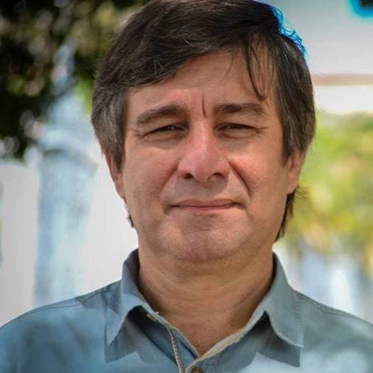 O que deu errado no socialismo? Professor Robério Paulino lança livro sobre esse tema