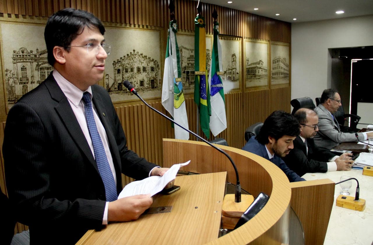Lei obrigará poder público a alinhar tampas de esgoto à manta asfáltica em Natal
