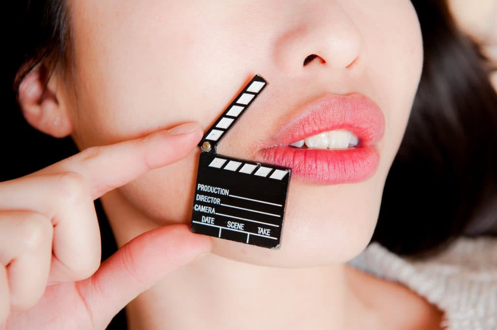 Mulheres consomem mais pornografia e questionam conteúdo erótico, aponta pesquisa