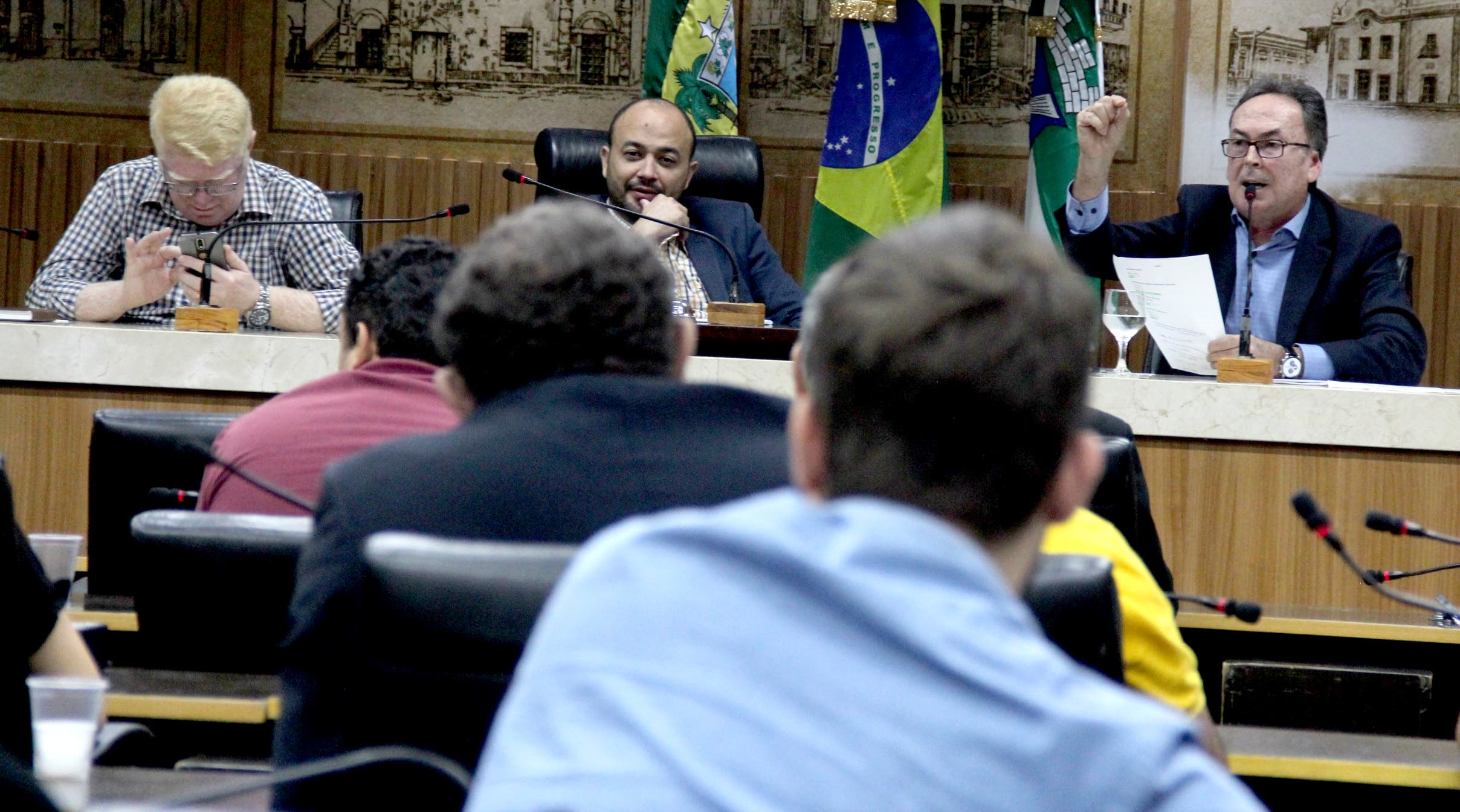 Titular da Semsur explica na Câmara Municipal de Natal sobre problemas nos serviços