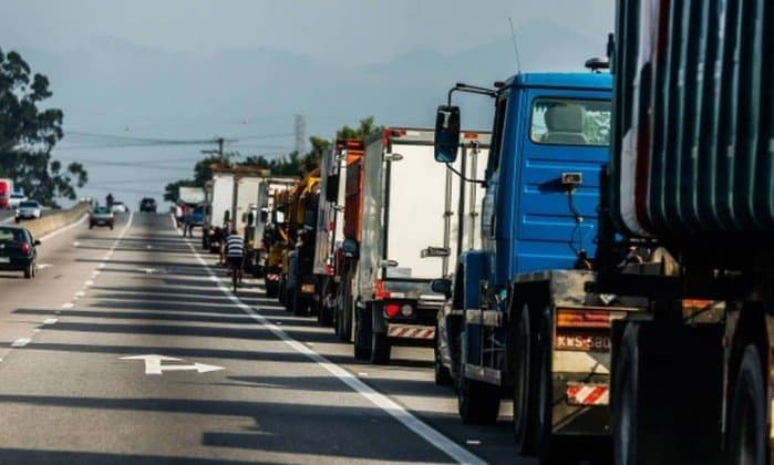 Associação de caminhoneiros diz que greve só será suspensa após ‘assembleias locais'