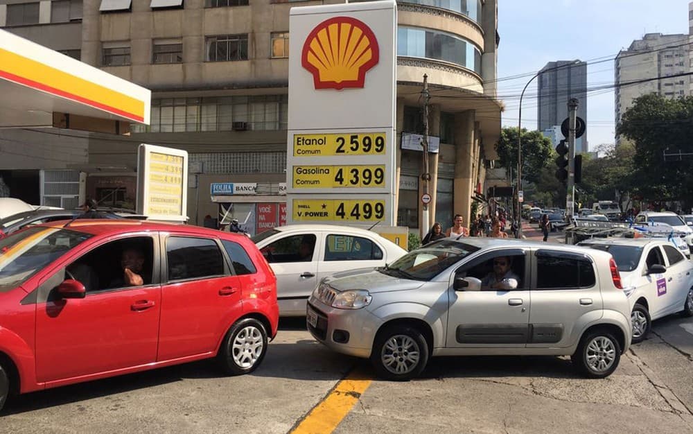 Bruno Covas decreta estado de emergência em São Paulo e pode apreender combustível