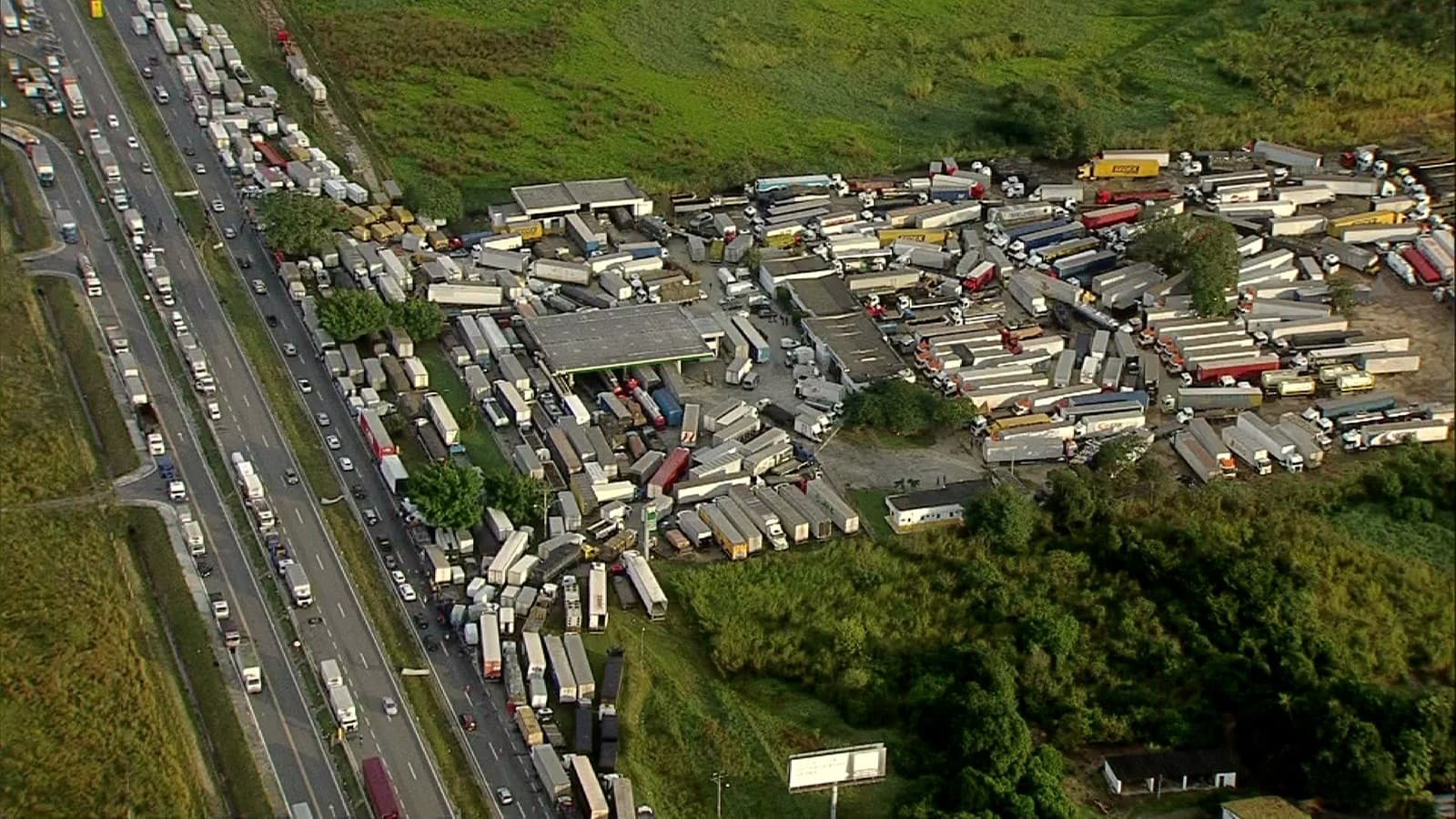 PROTESTO - COMBUSTÍVEIS: principais reflexos da paralisação pelo país já atingem transportes, alimentos, segurança e outros