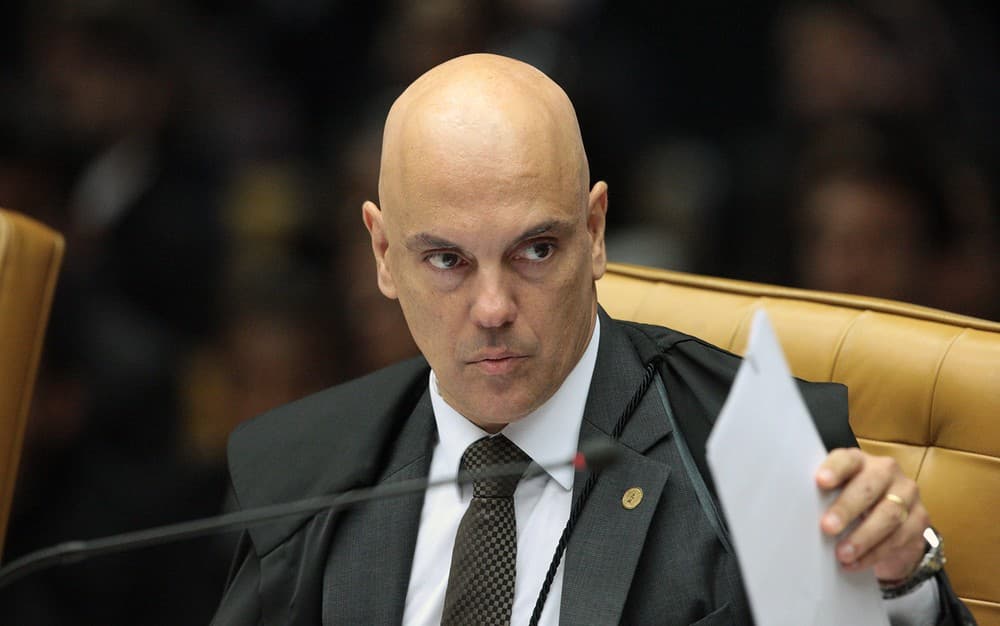 Moraes determina multa de R$ 506 milhões para mais 46 transportadoras