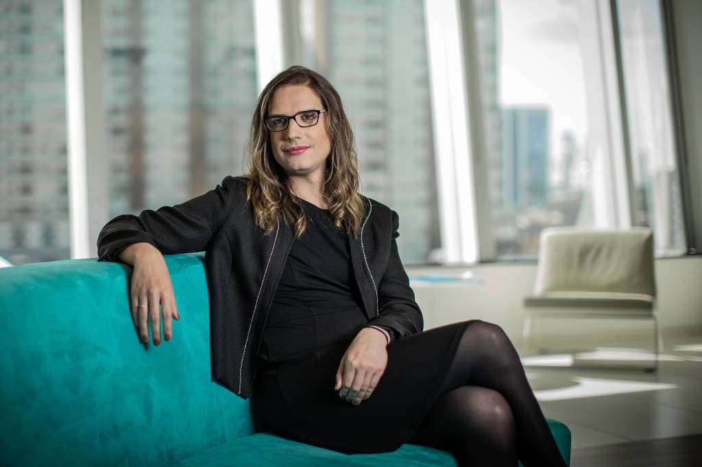 Empresas começam a buscar profissionais transexuais e travestis