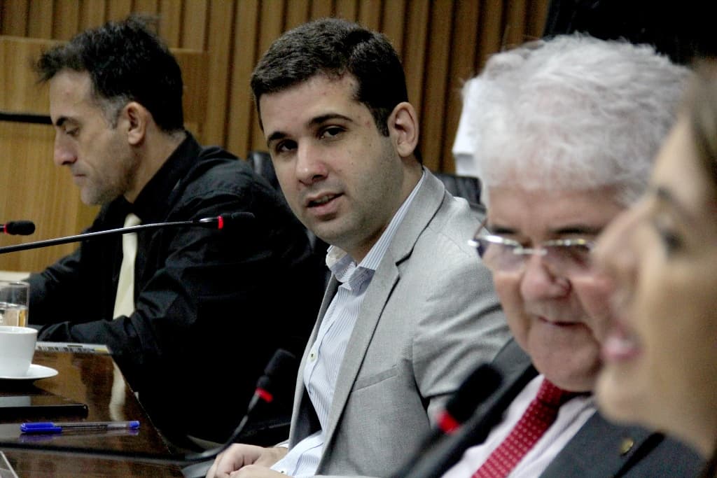 Comissão da Câmara Municipal de Natal aprova inclusão de casais homoafetivos em programas habitacionais