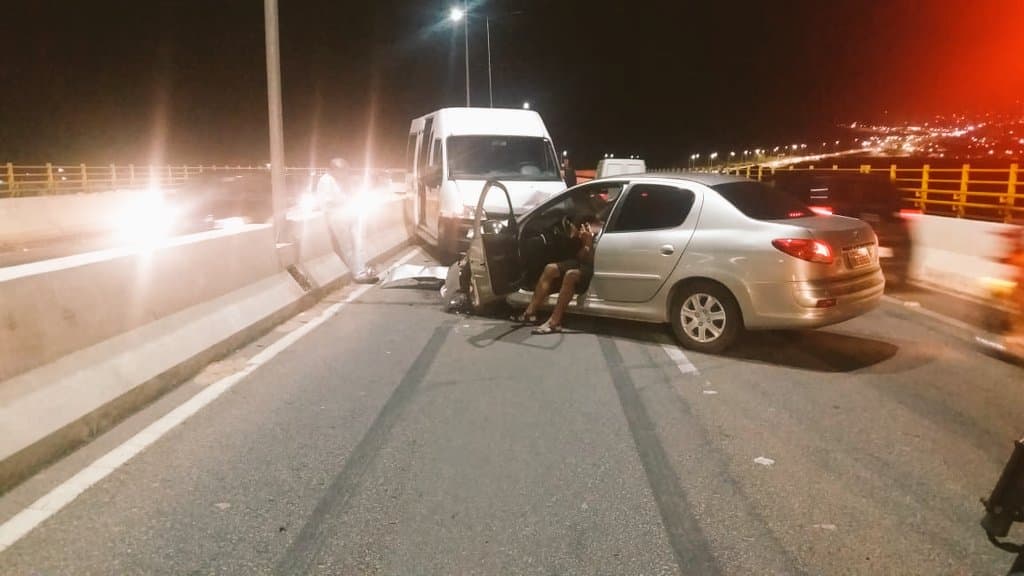 [FOTO] Acidente bloqueia parcialmente a Ponte Newton Navarro