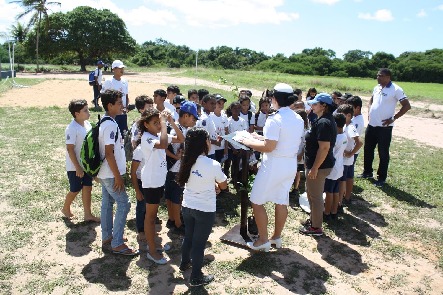 Marinha do Brasil realiza plantio de árvores e inaugura bosque no Dia do Meio Ambiente