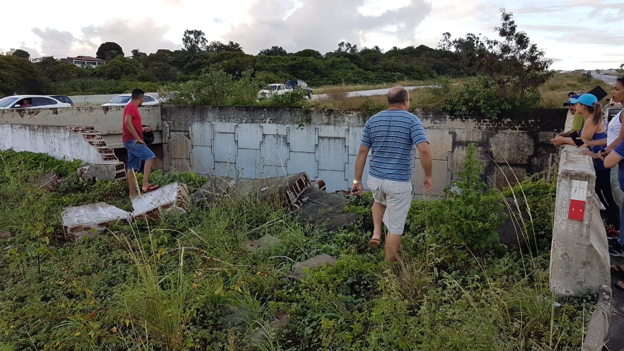 FOTOS E VÍDEO: Carro capota e sobrevoa túnel no prolongamento da Prudente