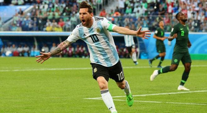 RESSUSCITARAM OS HERMANOS: Argentina vence, passa para oitavas e encara a França