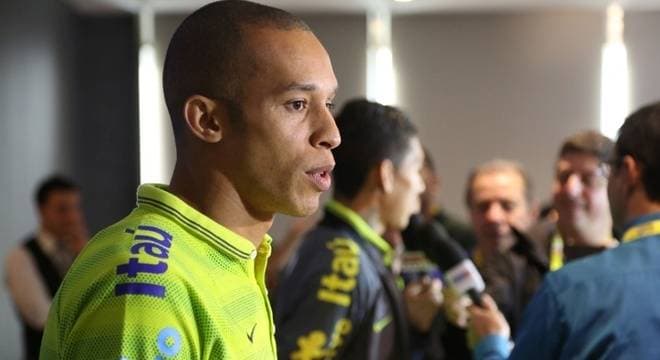 Miranda vai ser o capitão da seleção brasileira contra a Sérvia