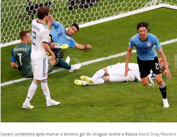 Uruguai vence Rússia, faz melhor campanha em 60 anos e passa em 1º às oitavas; Arábia Saudita vence Egito de virada