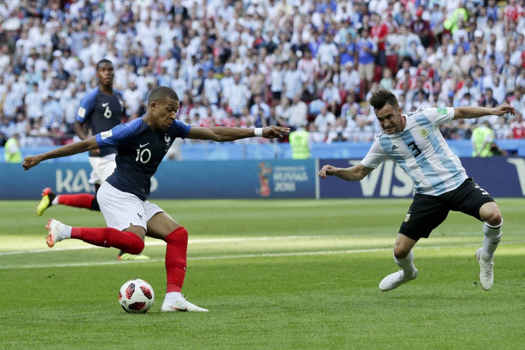 Jeito de jogar futebol diz algo sobre cada país, afirma jornalista inglês