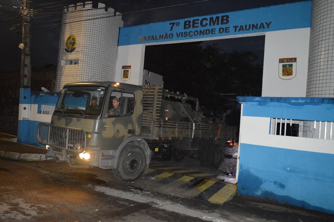 CHUVAS - (FOTOS): Exército realiza megaoperação em Touros, no litoral norte do RN, no trabalho de escoamento de pontos inundados