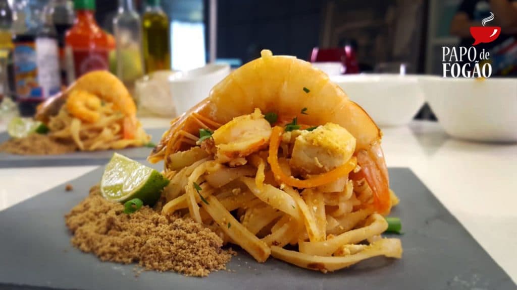 PAPO DE FOGÃO: Confira receita da culinária tailandesa com o arquiteto Rodrigo Gurgel