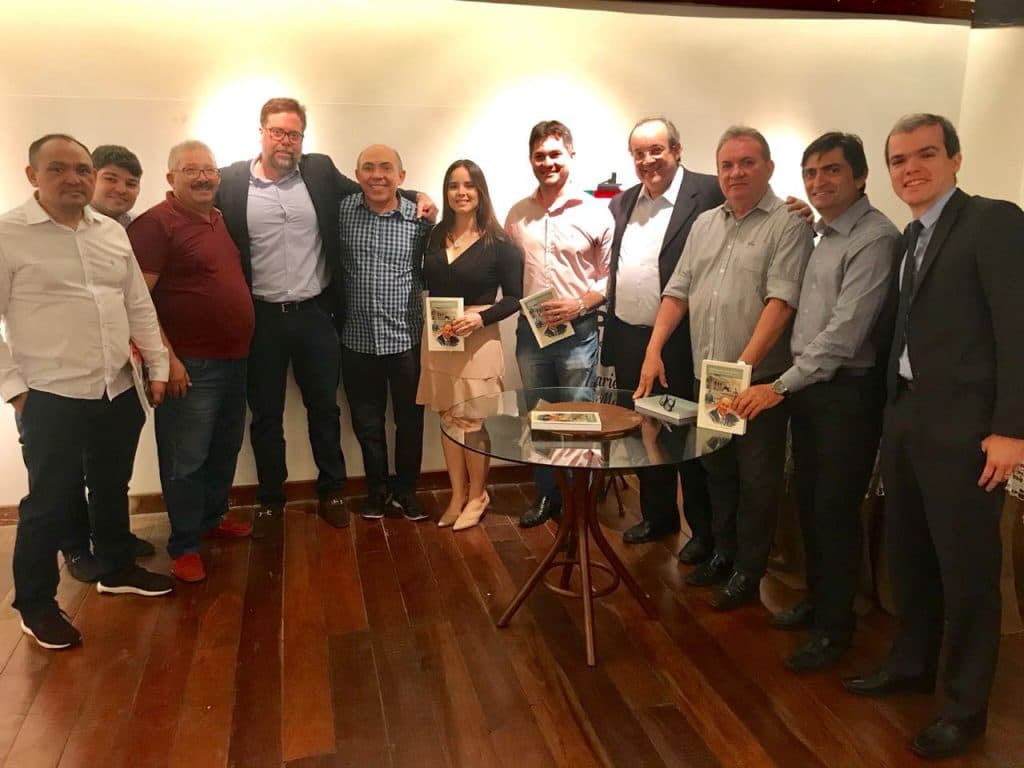 Erick Pereira lança livro em Mossoró com renda revertida para Apae