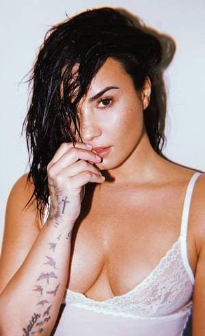 Cantora Demi Lovato é internada com suspeita de overdose, diz site