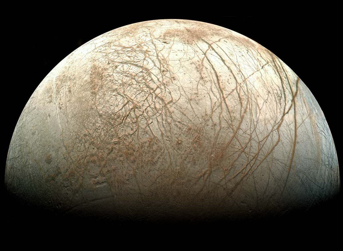 "Europa", uma das luas de Júpiter, pode ter sinais de vida extraterrestre sob gelo, diz pesquisa da Nasa