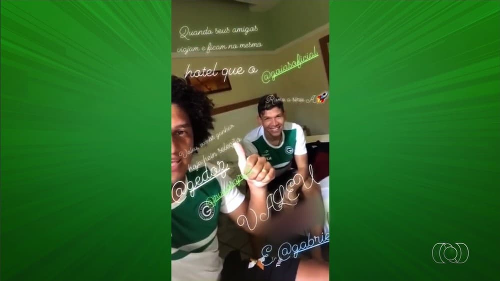 Vídeo com mulher de toalha na concentração do Goiás gera polêmica; clube e defesa de envolvida explicam