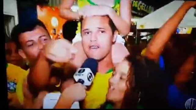 VÍDEO: Dente de torcedor cai durante entrevista ao vivo em Natal