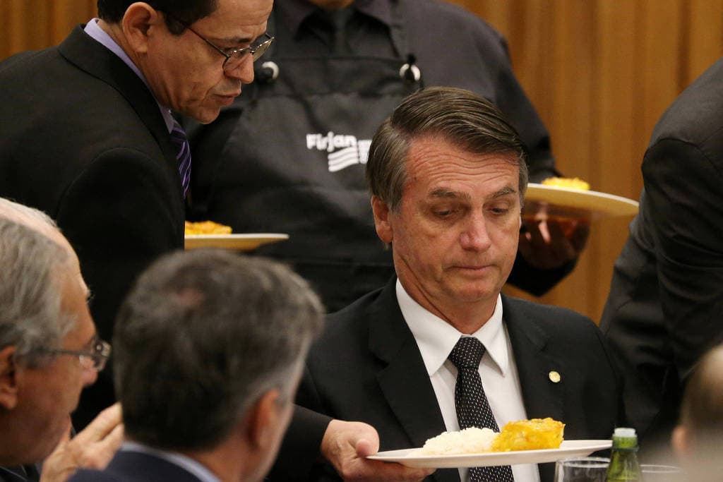Homem não deve intervir na decisão da mulher sobre aborto, diz Bolsonaro