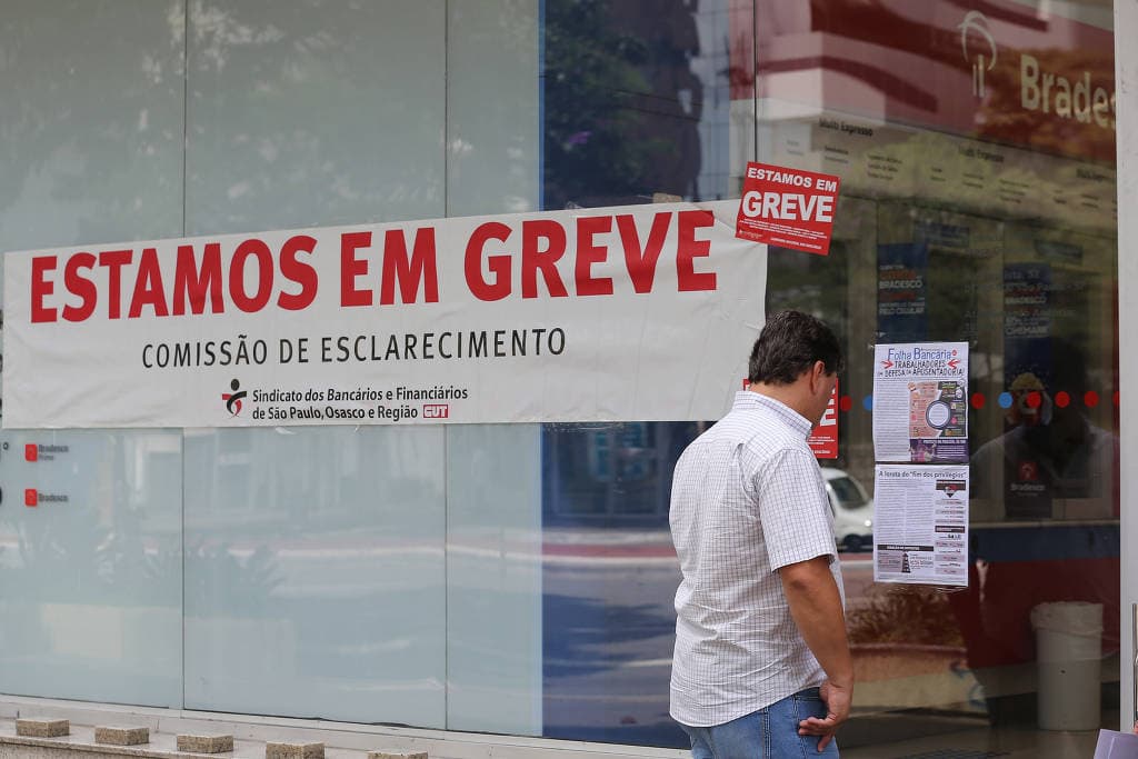 Bancários terão reajuste salarial maior do que a inflação