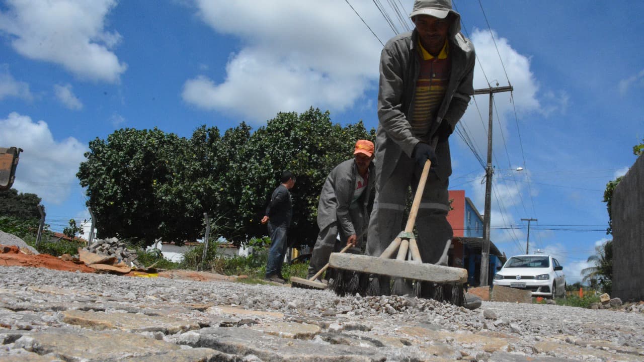 Tapa-buraco recupera 6 mil metros quadrados de malha viária por mês em Parnamirim