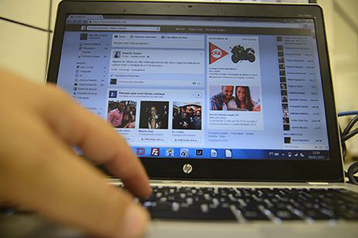 Facebook exigirá autorização especial para páginas de grande audiência