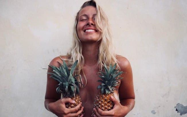 Fotos de mulheres usando ‘sutiãs' de frutas viralizam no Instagram